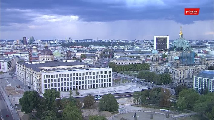 Archiv Foto Webcam Berlin: Rotes Rathaus und Berliner Dom