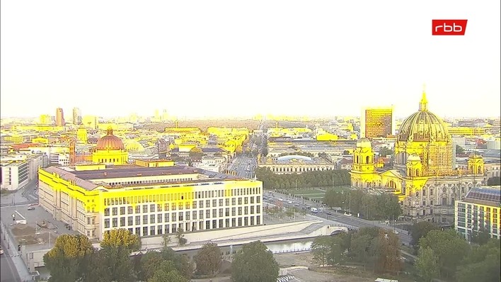 Archiv Foto Webcam Berlin: Rotes Rathaus und Berliner Dom