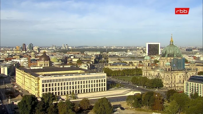 Archiv Foto Webcam Berlin: Rotes Rathaus und Berliner Dom