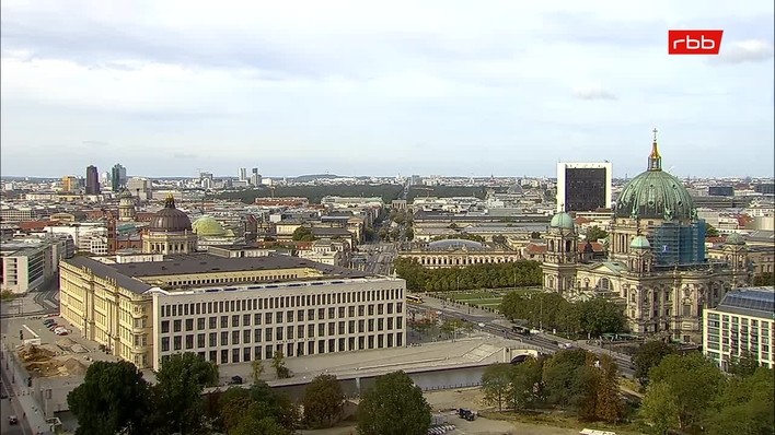 Archiv Foto Webcam Berlin: Rotes Rathaus und Berliner Dom