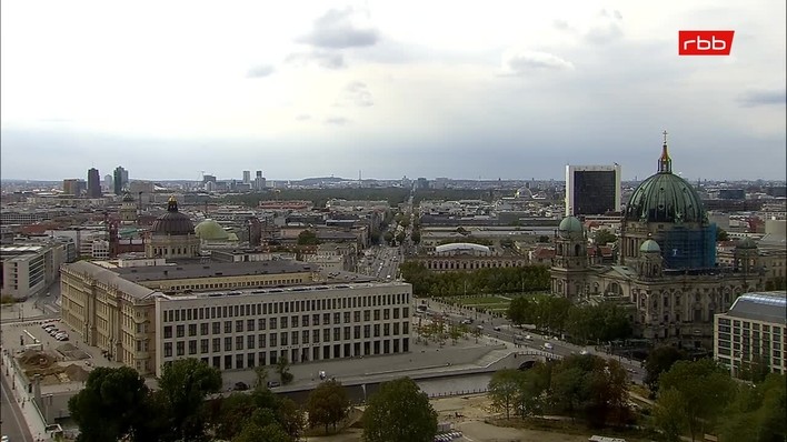Archiv Foto Webcam Berlin: Rotes Rathaus und Berliner Dom