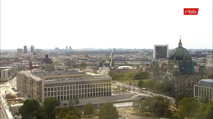 Archiv Foto Webcam Berlin: Rotes Rathaus und Berliner Dom