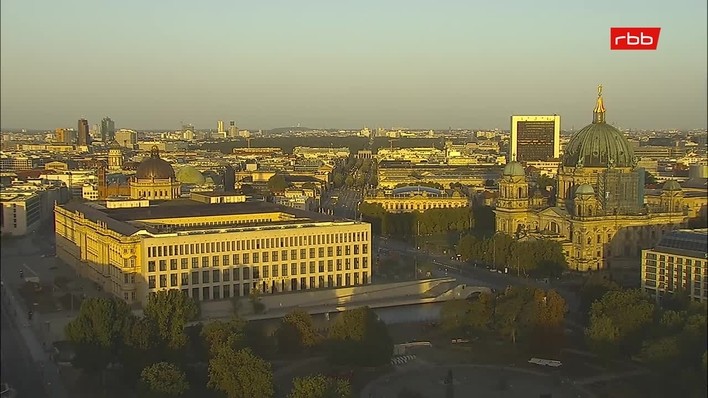 Archiv Foto Webcam Berlin: Rotes Rathaus und Berliner Dom