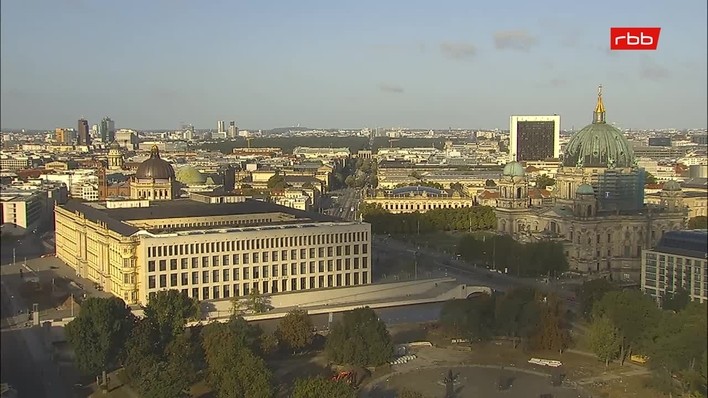 Archiv Foto Webcam Berlin: Rotes Rathaus und Berliner Dom