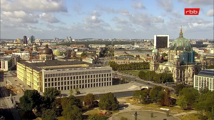 Archiv Foto Webcam Berlin: Rotes Rathaus und Berliner Dom