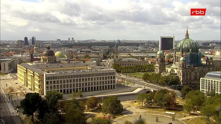 Archiv Foto Webcam Berlin: Rotes Rathaus und Berliner Dom