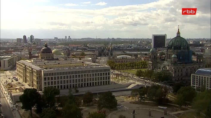 Archiv Foto Webcam Berlin: Rotes Rathaus und Berliner Dom