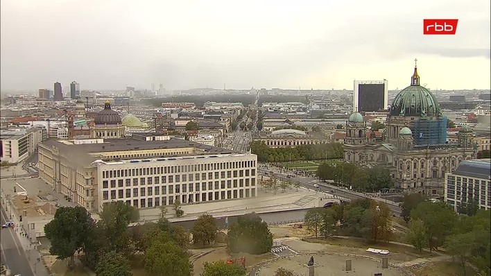 Archiv Foto Webcam Berlin: Rotes Rathaus und Berliner Dom
