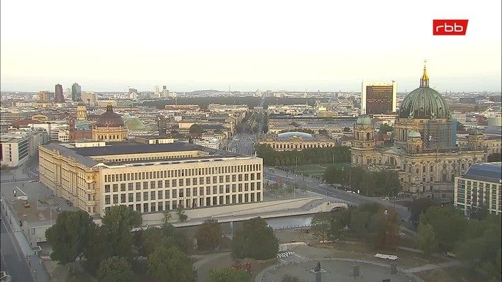Archiv Foto Webcam Berlin: Rotes Rathaus und Berliner Dom