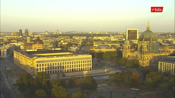 Archiv Foto Webcam Berlin: Rotes Rathaus und Berliner Dom