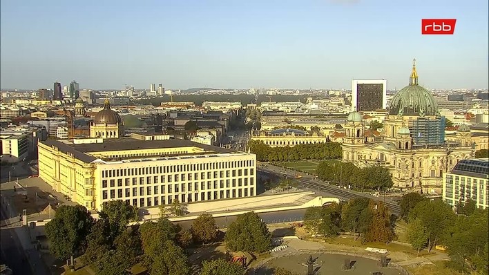 Archiv Foto Webcam Berlin: Rotes Rathaus und Berliner Dom