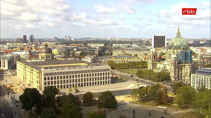 Archiv Foto Webcam Berlin: Rotes Rathaus und Berliner Dom