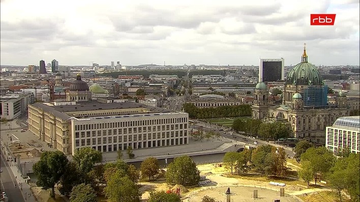Archiv Foto Webcam Berlin: Rotes Rathaus und Berliner Dom