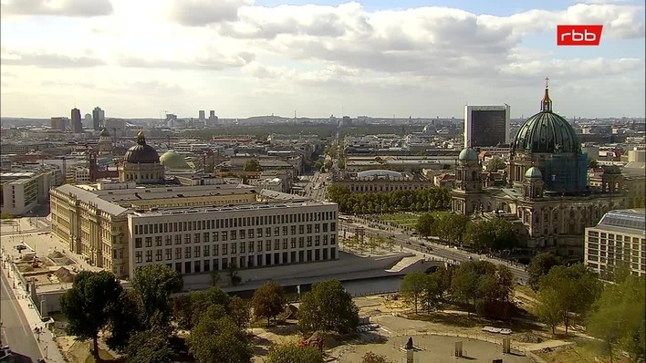 Archiv Foto Webcam Berlin: Rotes Rathaus und Berliner Dom