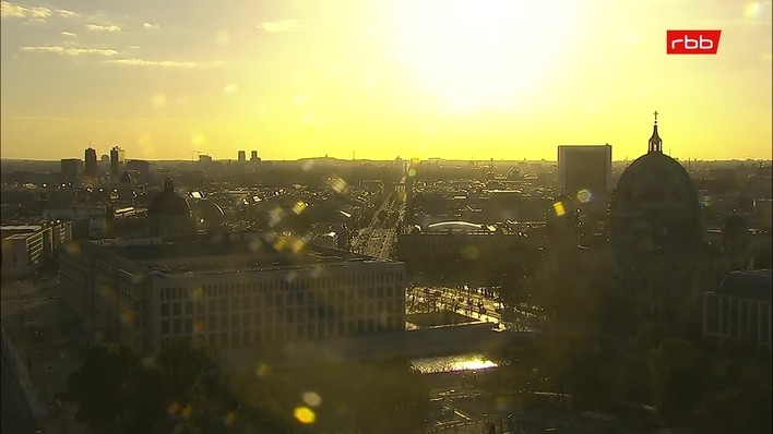 Archiv Foto Webcam Berlin: Rotes Rathaus und Berliner Dom