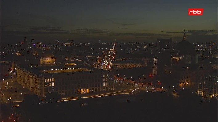 Archiv Foto Webcam Berlin: Rotes Rathaus und Berliner Dom