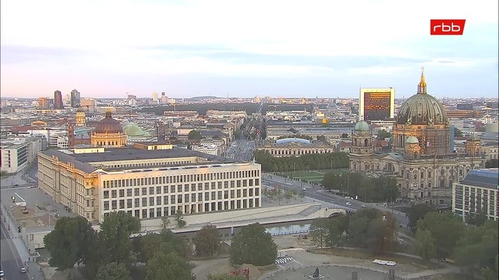 Archiv Foto Webcam Berlin: Rotes Rathaus und Berliner Dom