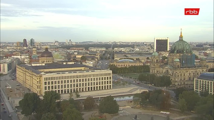 Archiv Foto Webcam Berlin: Rotes Rathaus und Berliner Dom