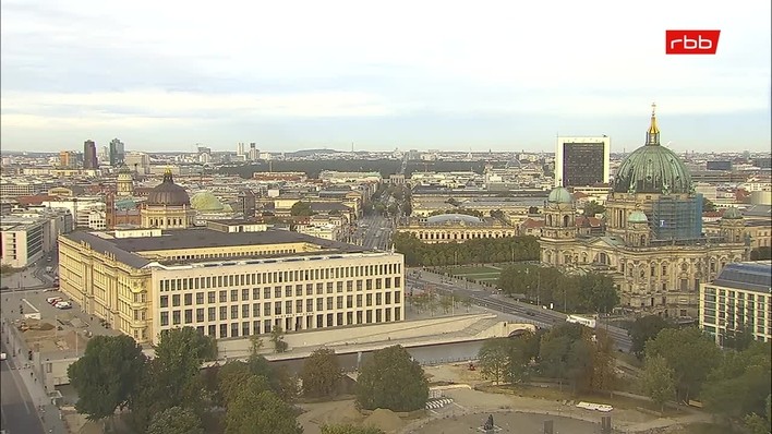 Archiv Foto Webcam Berlin: Rotes Rathaus und Berliner Dom