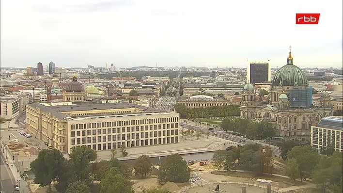 Archiv Foto Webcam Berlin: Rotes Rathaus und Berliner Dom