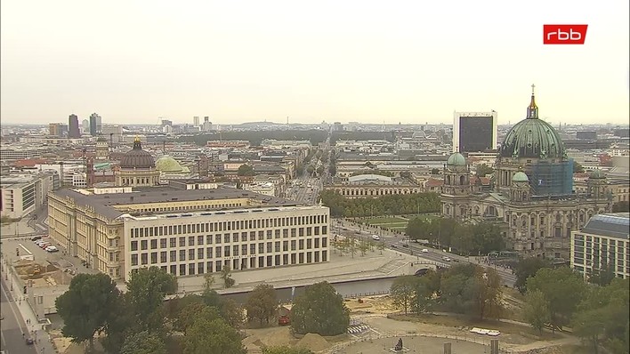 Archiv Foto Webcam Berlin: Rotes Rathaus und Berliner Dom