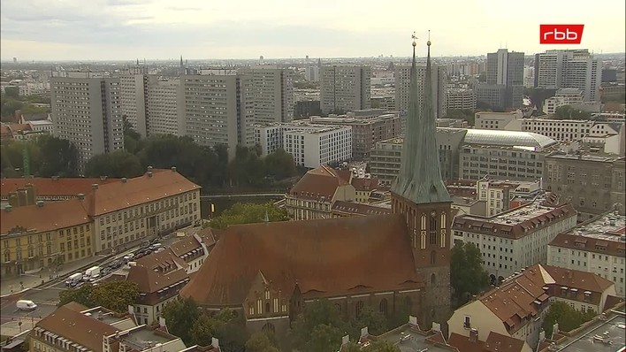 Archiv Foto Webcam Berlin: Rotes Rathaus und Berliner Dom
