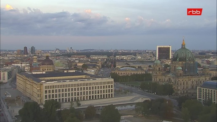 Archiv Foto Webcam Berlin: Rotes Rathaus und Berliner Dom