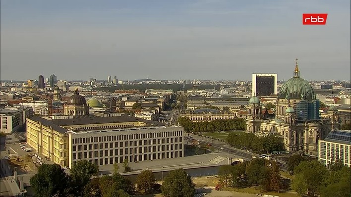Archiv Foto Webcam Berlin: Rotes Rathaus und Berliner Dom