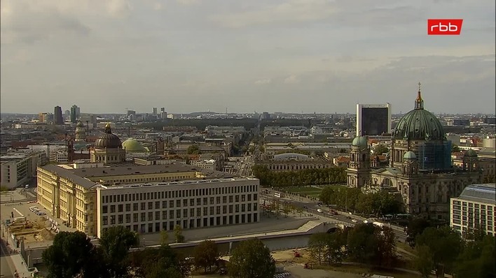 Archiv Foto Webcam Berlin: Rotes Rathaus und Berliner Dom