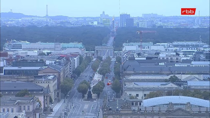Archiv Foto Webcam Berlin: Rotes Rathaus und Berliner Dom