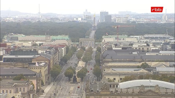 Archiv Foto Webcam Berlin: Rotes Rathaus und Berliner Dom