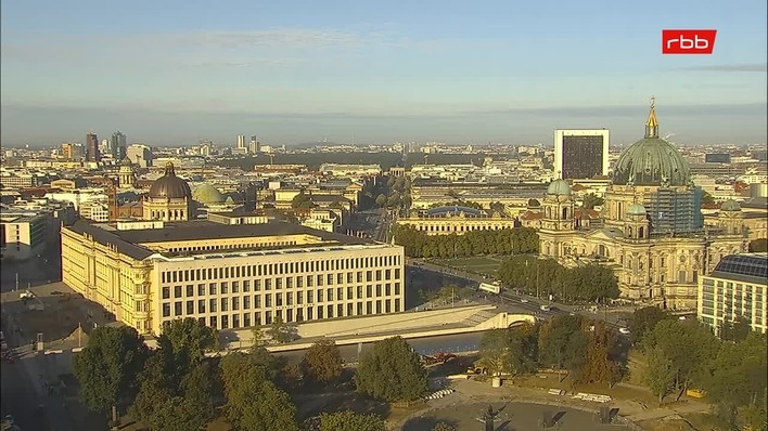Archiv Foto Webcam Berlin: Rotes Rathaus und Berliner Dom