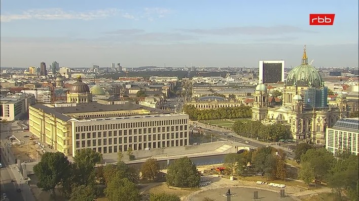 Archiv Foto Webcam Berlin: Rotes Rathaus und Berliner Dom