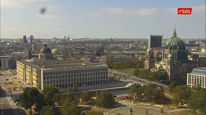 Archiv Foto Webcam Berlin: Rotes Rathaus und Berliner Dom