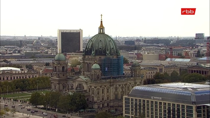 Archiv Foto Webcam Berlin: Rotes Rathaus und Berliner Dom
