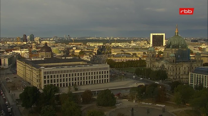 Archiv Foto Webcam Berlin: Rotes Rathaus und Berliner Dom