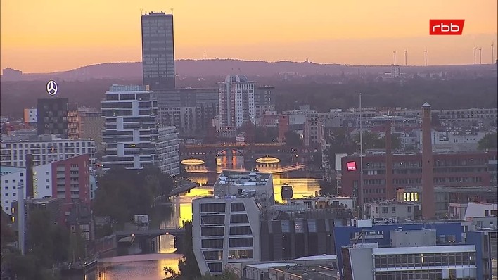 Archiv Foto Webcam Berlin: Rotes Rathaus und Berliner Dom