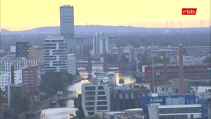 Archiv Foto Webcam Berlin: Rotes Rathaus und Berliner Dom