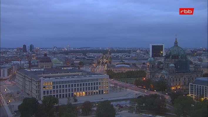 Archiv Foto Webcam Berlin: Rotes Rathaus und Berliner Dom