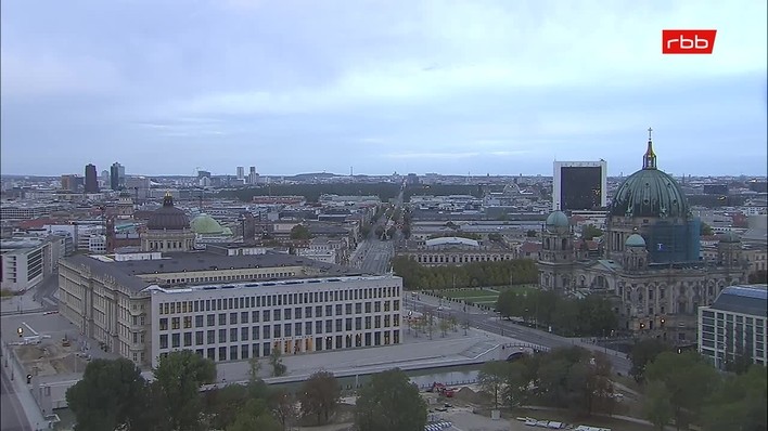 Archiv Foto Webcam Berlin: Rotes Rathaus und Berliner Dom