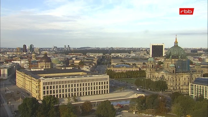 Archiv Foto Webcam Berlin: Rotes Rathaus und Berliner Dom