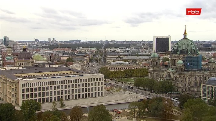 Archiv Foto Webcam Berlin: Rotes Rathaus und Berliner Dom