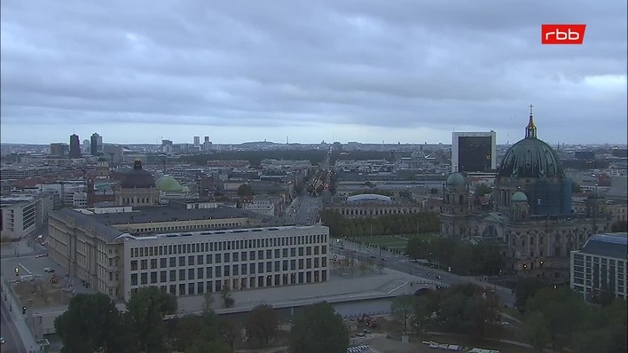 Archiv Foto Webcam Berlin: Rotes Rathaus und Berliner Dom