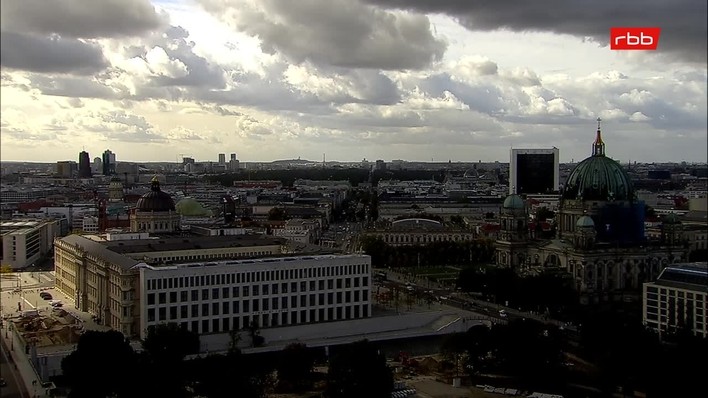 Archiv Foto Webcam Berlin: Rotes Rathaus und Berliner Dom