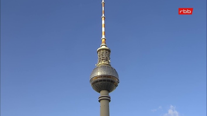 Archiv Foto Webcam Berlin: Rotes Rathaus und Berliner Dom