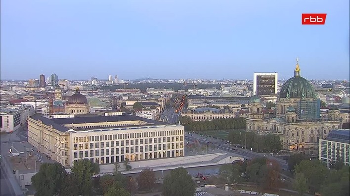 Archiv Foto Webcam Berlin: Rotes Rathaus und Berliner Dom