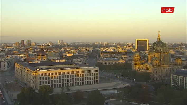Archiv Foto Webcam Berlin: Rotes Rathaus und Berliner Dom