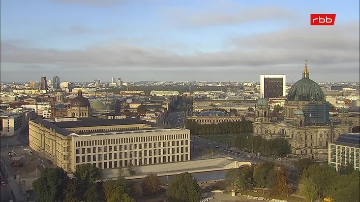 Archiv Foto Webcam Berlin: Rotes Rathaus und Berliner Dom