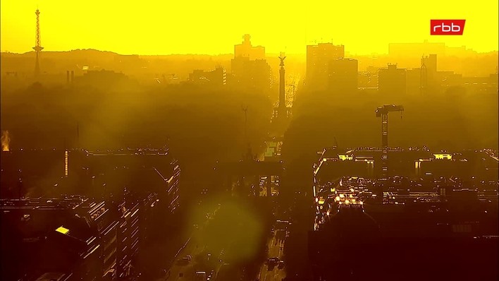 Archiv Foto Webcam Berlin: Rotes Rathaus und Berliner Dom