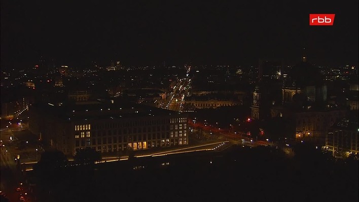 Archiv Foto Webcam Berlin: Rotes Rathaus und Berliner Dom